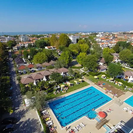 Albatros Aparthotel 3*