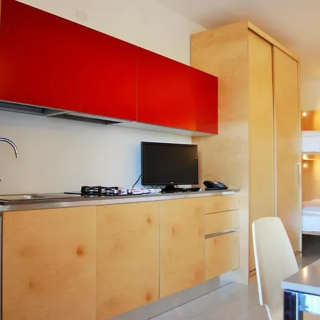 Albatros Apartahotel 3*