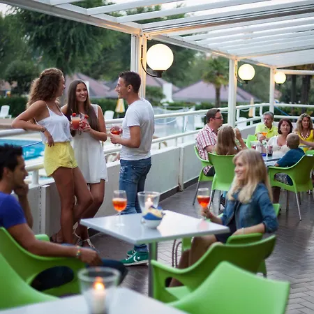 Albatros Apartahotel 3*