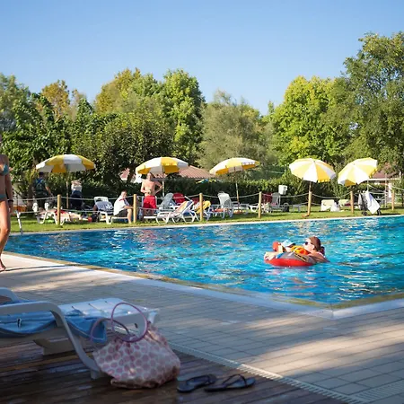 Albatros Apartahotel 3*