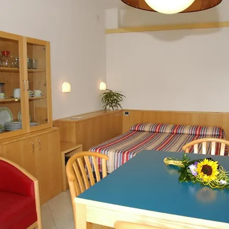 Albatros Apartahotel 3*